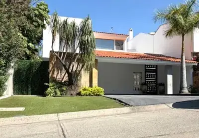 Residencia de lujo amueblada en renta | puerta de hierro