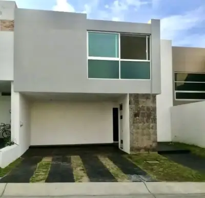 Casa en renta con alberca privada | puerta del valle