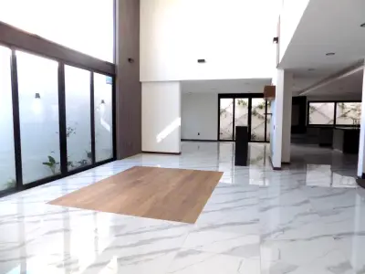 Casa en venta en Zapopan - foto 2