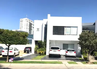 Casa en venta en puerta del valle | Zapopan