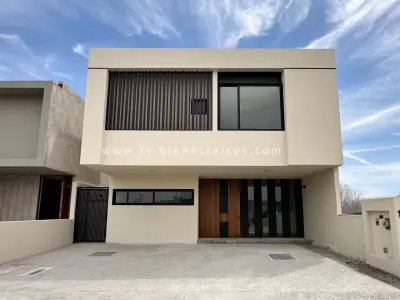 Valles campanario norte casa con roof garden y estudio pb