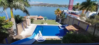 Casa a orilla del lago de tequesquitengo