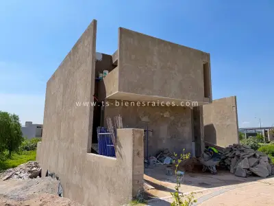 Hacienda carlota casa nueva 3 niveles en venta Corregidora