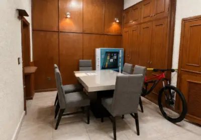 Propiedad ideal para oficinas, uso de suelo comercial.