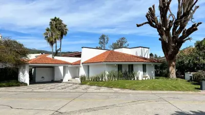 Casa en renta fracc. Santa anita club de golf tljajomulco ja