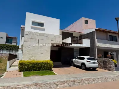La vista residencial casa en privada con amenidades en venta
