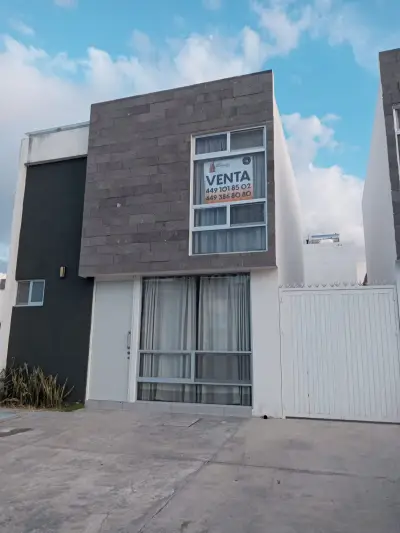 Casa en venta en esquina con terreno excedente bosque sereno