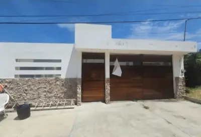 Remato casa muy amplia en fracc. Villa satelite Calera.