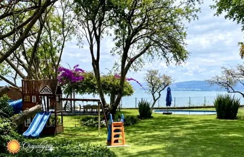 Lakefrot retreat