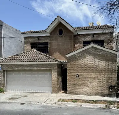 Cumbres 2do. Sector,remodelada,paneles solares,alberca