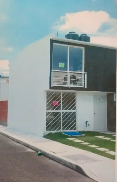 Casa sola de 2 niveles en fraccionamiento cerrado con vigila