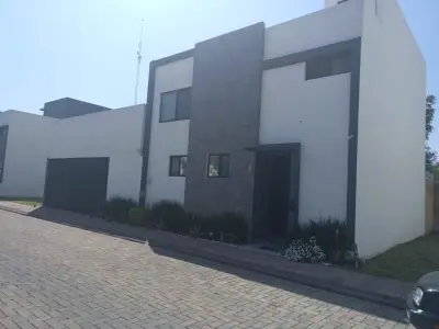 Venta de residencia amueblada y equipada en residencial