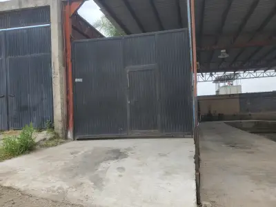 Local comercial, con rampa, anden y oficina 498 m
