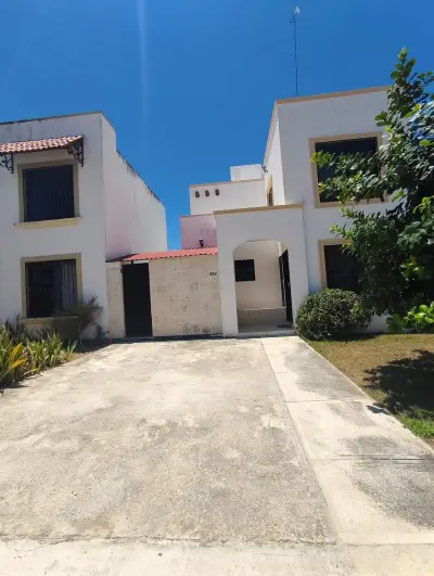 Venta de casa amplia  en gran santa fe merida Yucatan