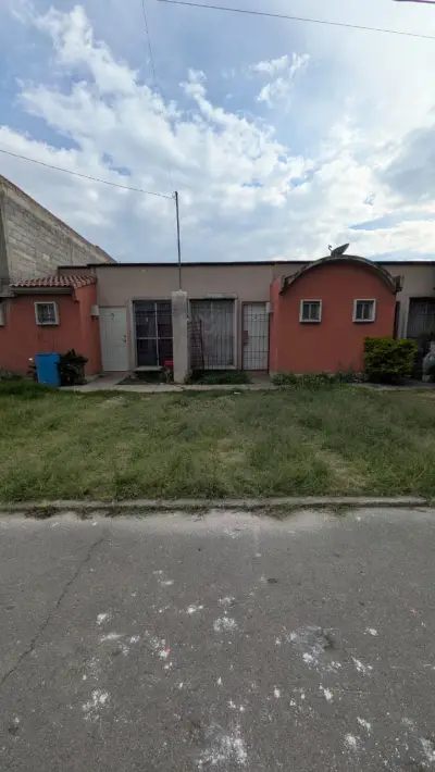 Casa funcional en pueblo adquiere con creditos