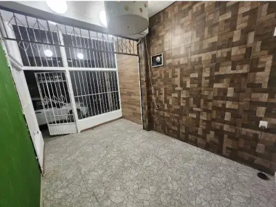 Local comercial en venta en Guadalajara - foto 3