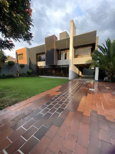 Casa en venta | ciudad satélite.  Espaciosa, con buena distr
