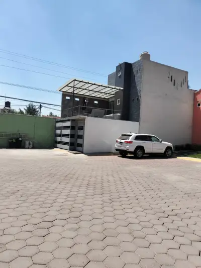 Casa con 4 recamaras ubicado en esquina.