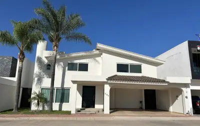 Casa amplia en renta en fraccionamiento hacienda santa fe |