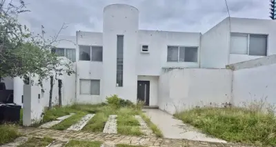 Casa en venta en lomas de gran jardín | zona norte | 3 recám