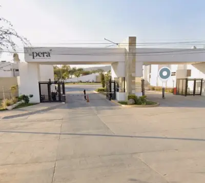 Bonita propiedad en venta en la pera residencial ii | frente