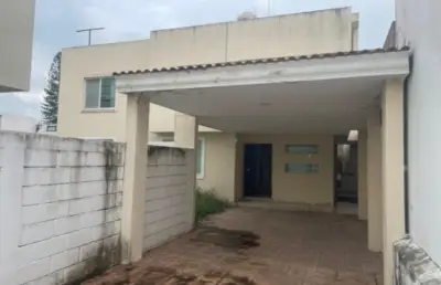 Remato casa en 3 niveles en col. Las americas en cd madero
