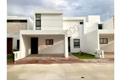 Casa en Privada Botanico
