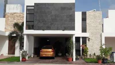 Casa en Privada Botanico con paneles solares