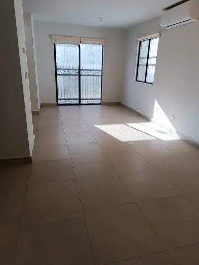 Casa en renta en García - foto 2