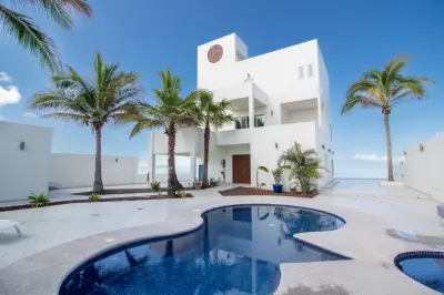 Casa frente al mar en venta en Mazatlán, con rooftop