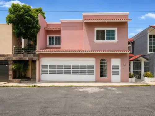 Casa en venta   recamaras principal con vestidor y jacuzzi