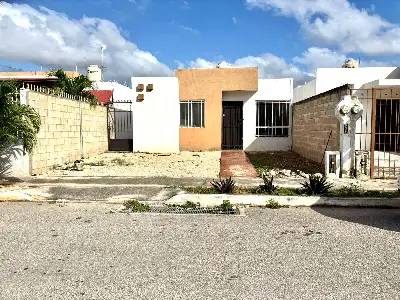 Casa en  Almendros, Caucel