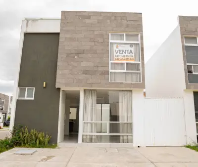 Casa en venta en esquina con terreno excedente bosque s