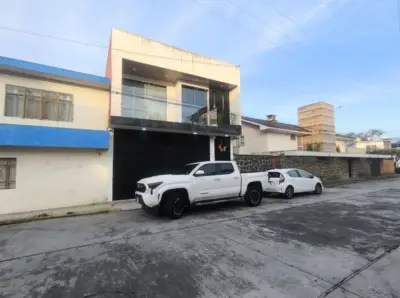 Remato casa muy amplia 4 niveles en Xalapa. Sin posesión.