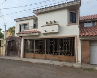 Remato casa amplia en col. Del valle , Cajeme. Sin posesión.