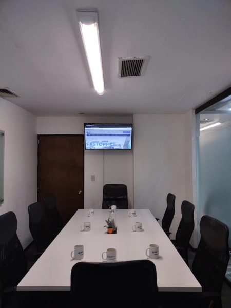 Preciosa sala de juntas ideal para tus reuniones en colima