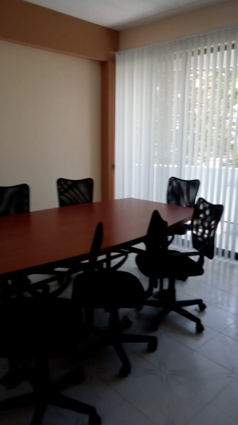 SALA EJECUTIVA EN RENTA CON BUEN SERVICIO-.