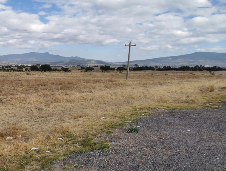 Terreno en venta, a pie de Carretera