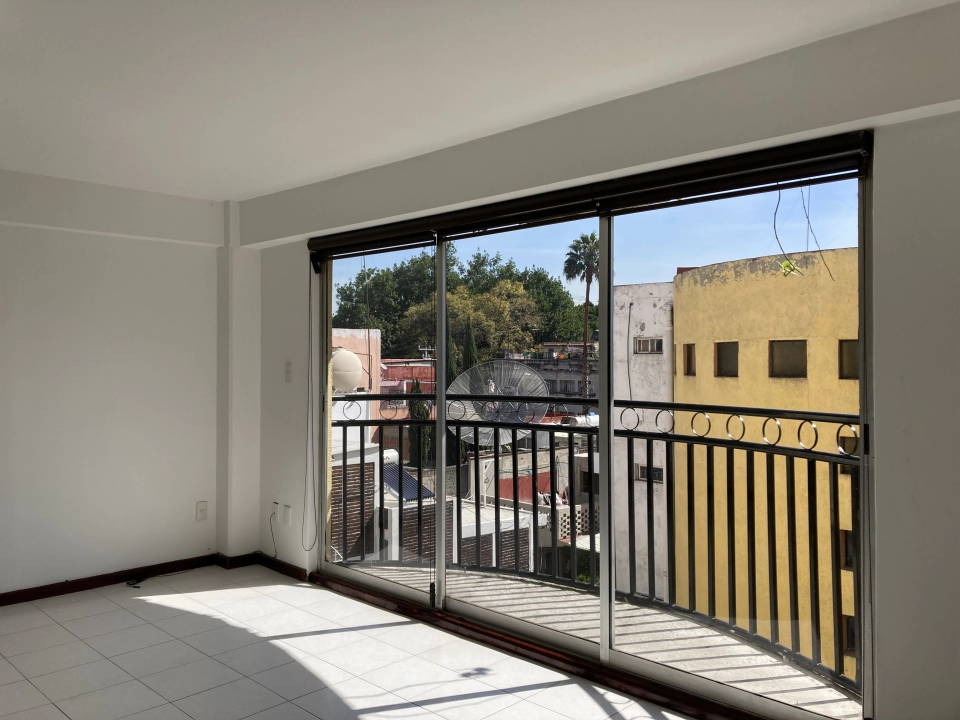 EN VENTA AMPLIO E ILUMINADO DEPARTAMENTO, COLONIA PORTALES