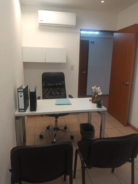 Bella oficina para 1 persona cn servicios frente a Infonavit