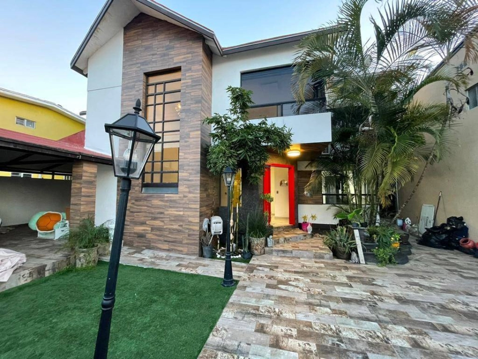Casa en venta en Valle Dorado, Ensenada, Baja California