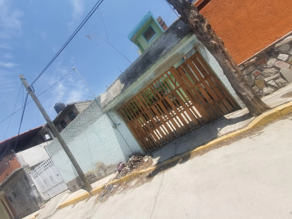 AMPLIA CASA-TERRENO DE 3 NIVELES EN VENTA ✨