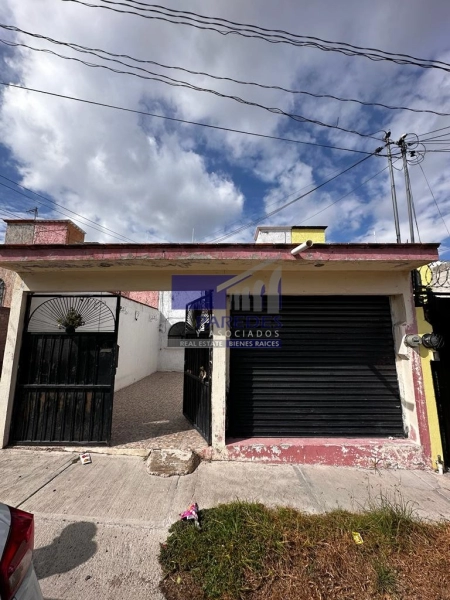 C108 Casa en venta 2 recámaras local Comercial, Querétaro