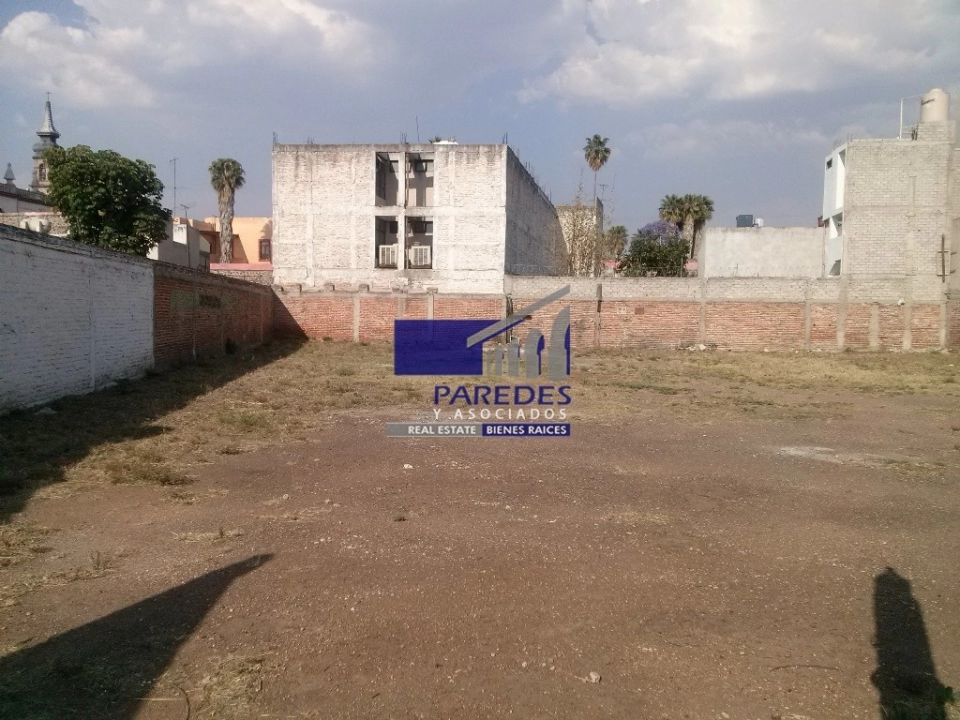 Terreno en venta, Sobre avenida principal, Col. Centro Quer