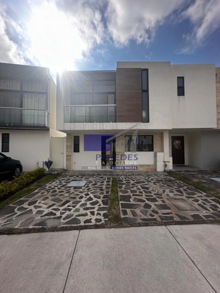 Casa en venta 3 recámaras Fracc Privado Zakia, Querétaro 