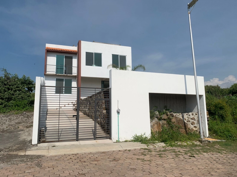 Casa nueva con alberca, fraccionamiento en Oaxtepec, Morelos