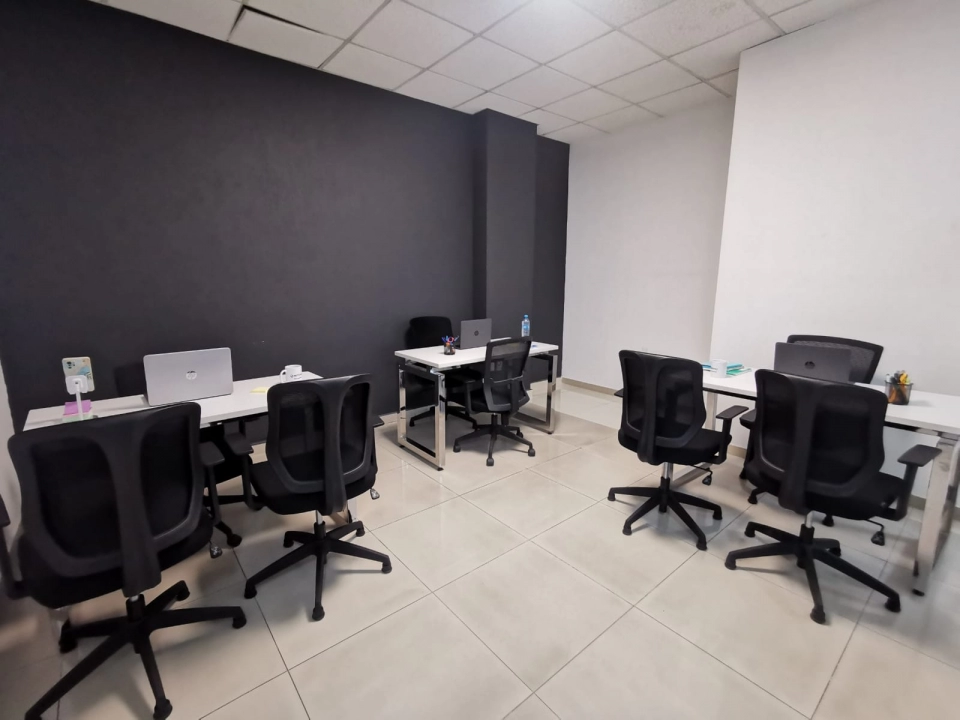 Oficina para 6 personas ideal para despacho en  zona real 