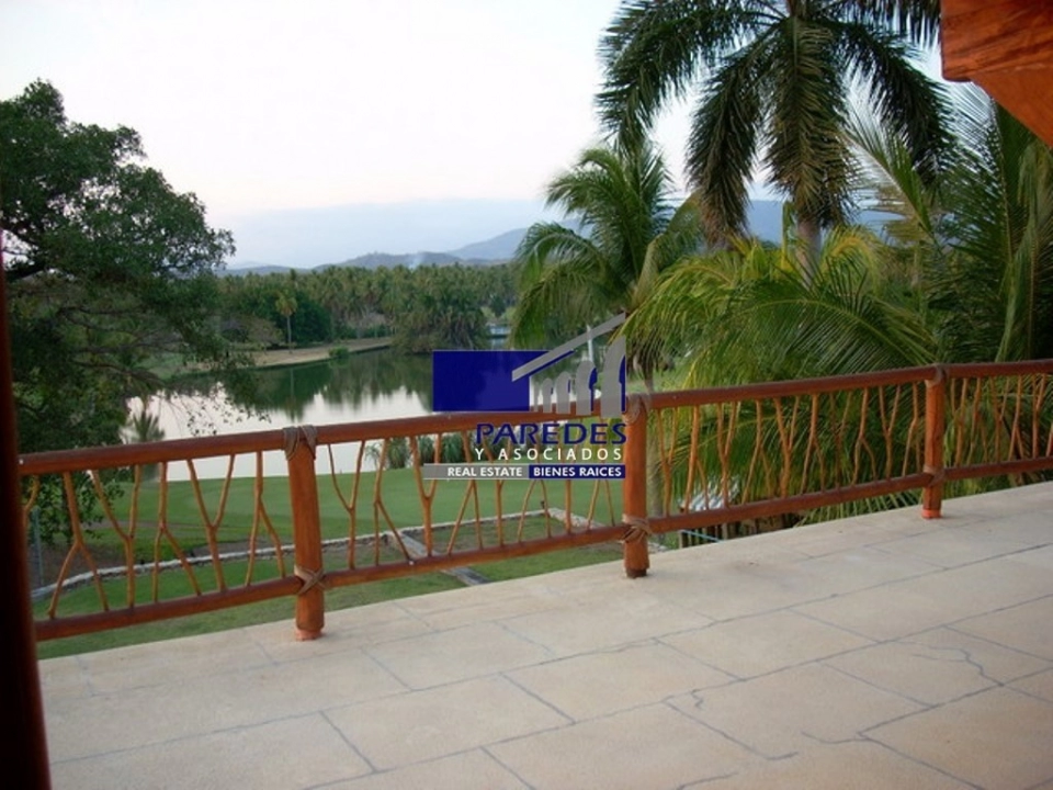 R302 Residencia en venta en Campo de Golf Ixtapa DÓLARES