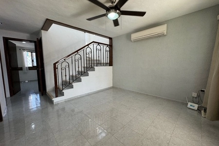 VENTA DE CASA EN FRANCISCO DE MONTEJO EN ESQUINA ACABADOS DE