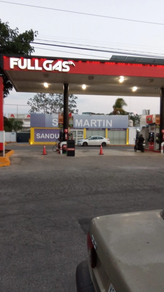 RENTA DE LOCAL COMERCIAL EN CHUBURNA DE HIDALGO EN GASOLINER